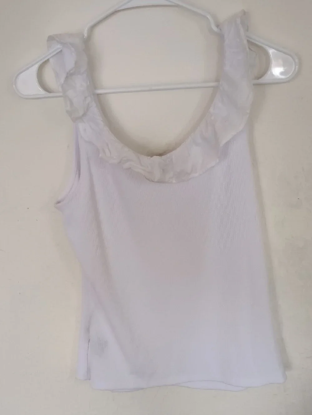 Who What Wear White Ruffle Neck Sleeveless Camisole - Picture 5 of 7